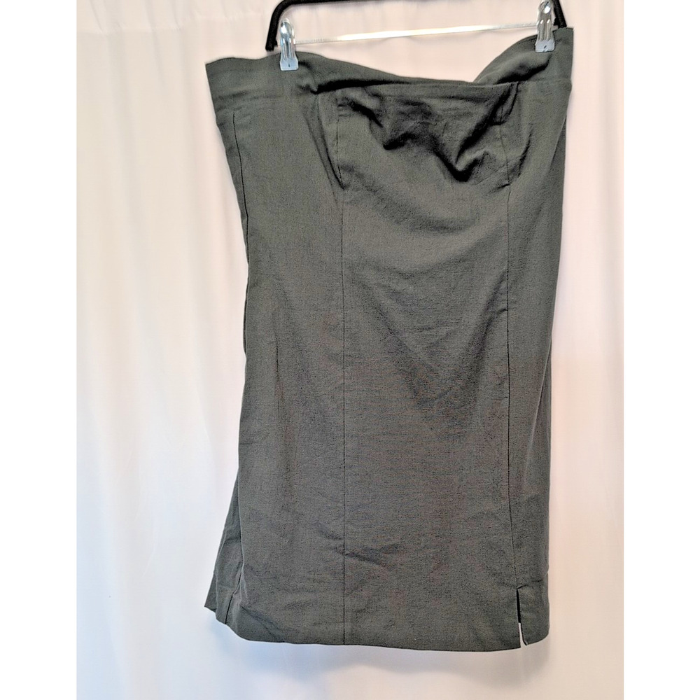 BP. XL Nwt Green Long Skirt tiny bottom slit